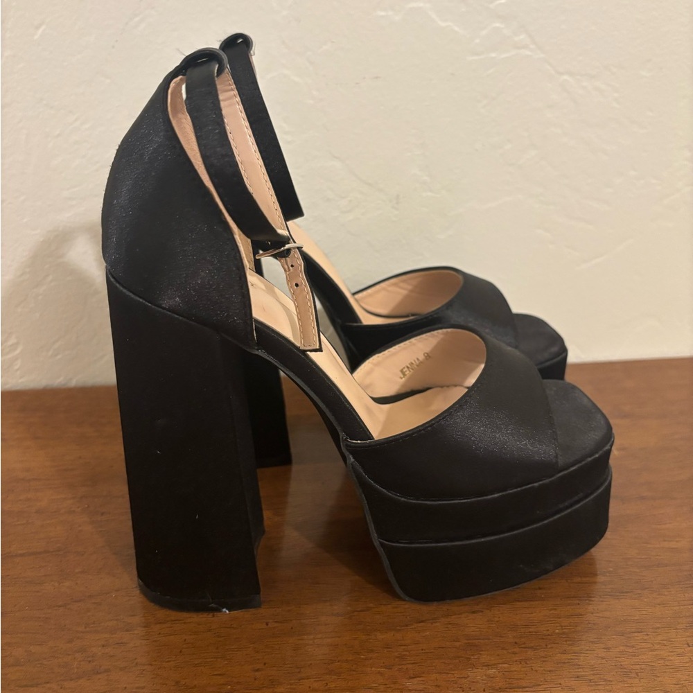 Lady Go Diva Platform Heels 🖤